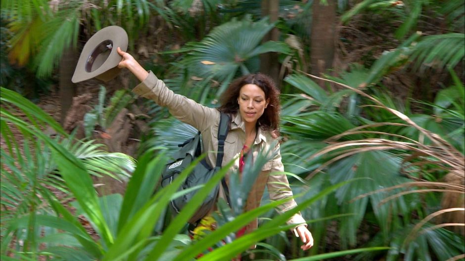 Nach zwölf Tagen und zehn Dschungelprüfungen ist für Model Gisele das Abenteurer Dschungelcamp vorbei. Foto: TV Now / Stefan Menne