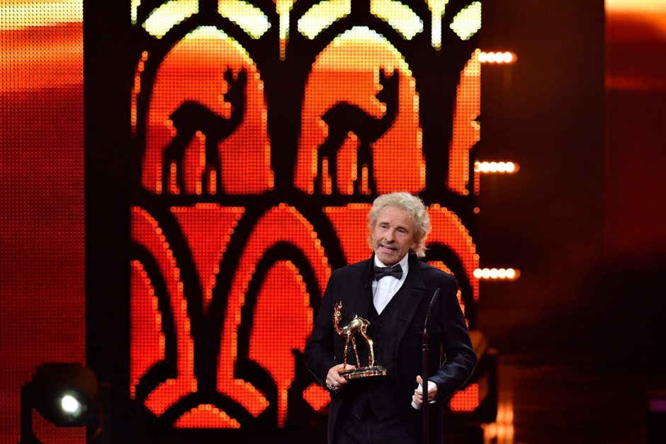 Auf Thomas Gottschalk wartete bei der Bambi-Verleihung eine ganz besondere Überraschung.  Foto: Tobias Schwarz/AFP