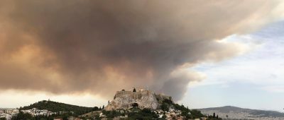 Die außer Kontrolle geratenen Waldbrände bei Athen haben neuen Angaben zufolge mindestens 50 Menschen das Leben gekostet. Foto: dpa