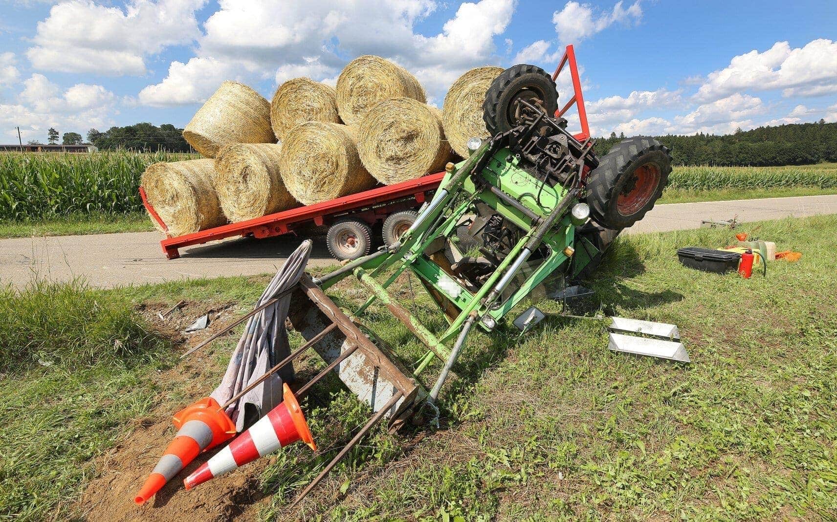 Pfronstetten: Großvater und Kinder bei Unfall aus Traktor geschleudert