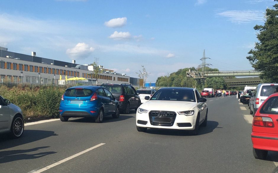 Auto wendet in Rettungsgasse nach Unfall in Dortmund
