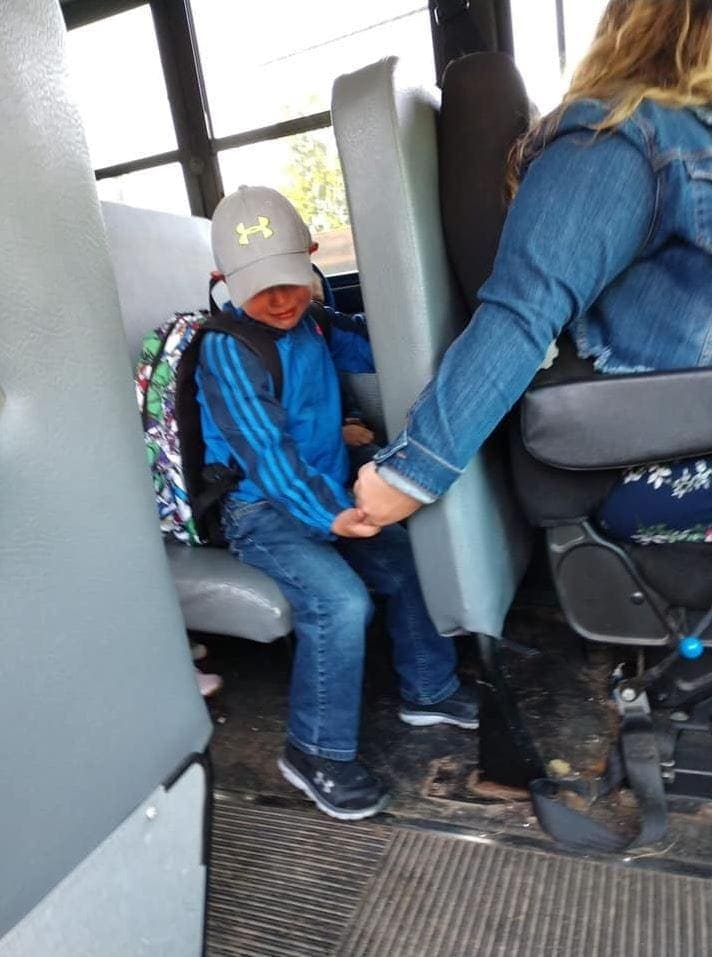 USA Bus Junge erster Schultag