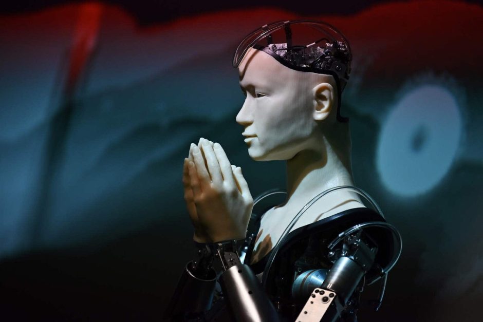 Roboter Tempel Priester beten