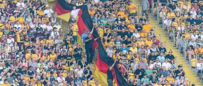 SG Dynamo Dresden Fans Deutschland-Fahnen