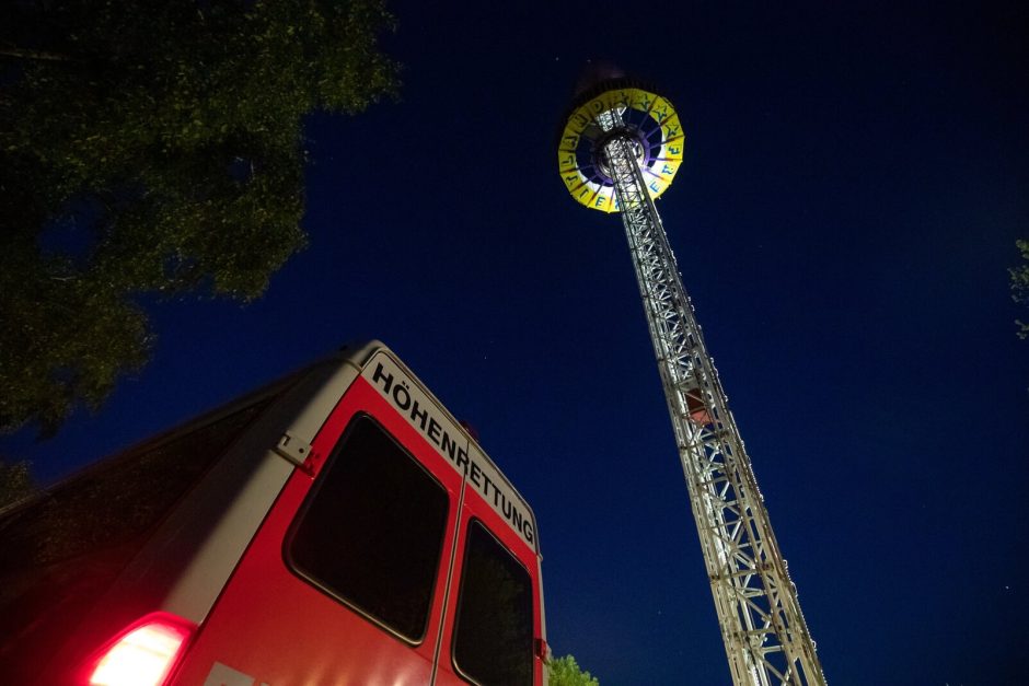 Freizeitpark-Besucher bleiben 60 Meter Höhe stecken Geiselwind