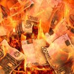 Geld Euro verbrennen Feuer