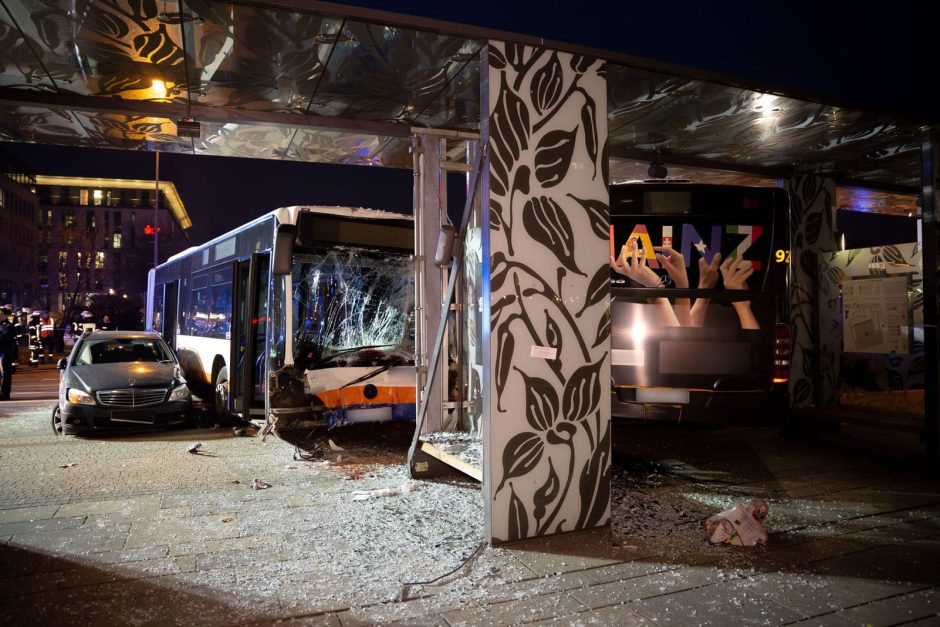 16 Verletzte bei Unfall in Wiesbaden mit Bussen und Autos