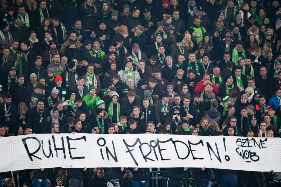 Schalke Wolfsburg toter Fan Banner
