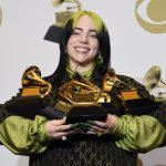 Billie Eilish Grammy Awards Outfit Haare Haarfarbe grün