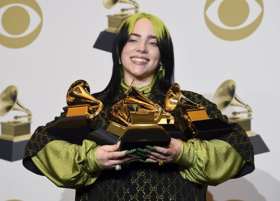 Billie Eilish Grammy Awards Outfit Haare Haarfarbe grün