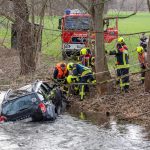 Autofahrer fährt in Fluss Thüringen