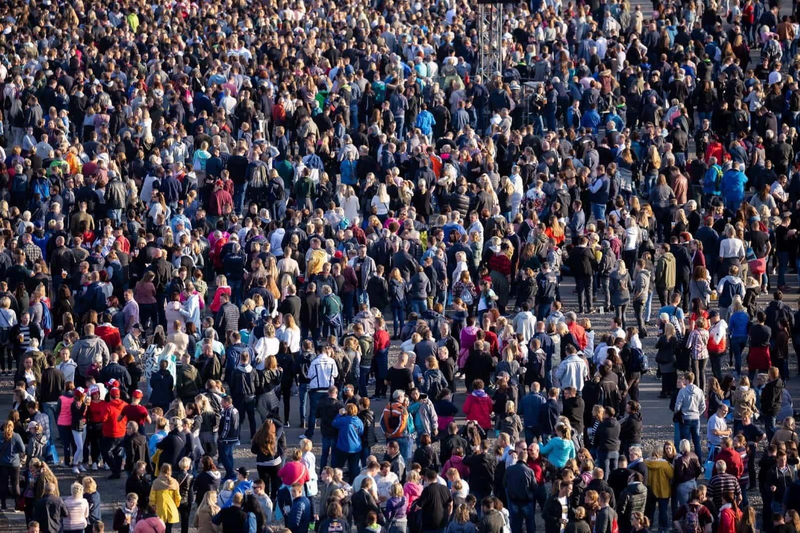 Население человечества в мире. Миллионы людей. Население России. Скученность населения. Население картинки.