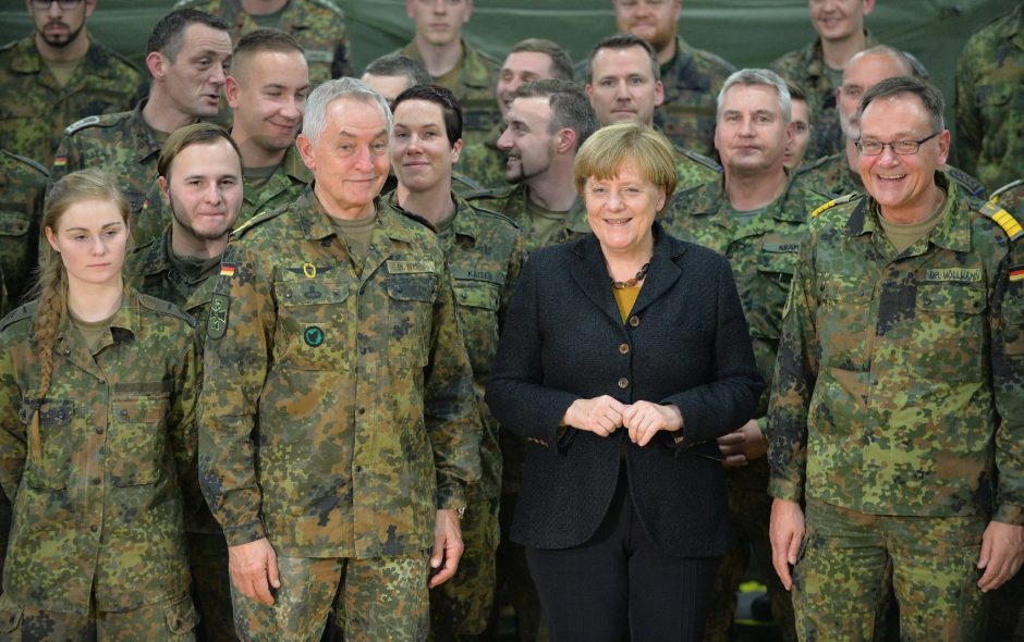 Bundeskanzlerin Angela MerkelBundeswehr-Sanitätsdienst