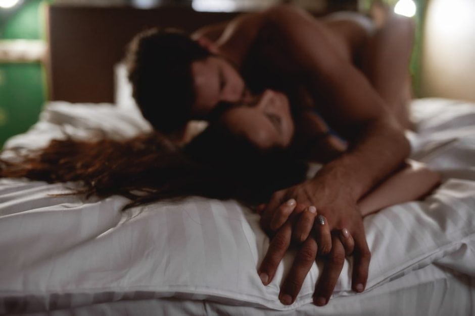 Sex Geschlechtsverkehr Bett Kuss Lust