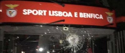 Benfica Lissabon Steinwurf Bus
