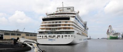 Die AIDAmar der Reederei Aida-Cruises liegt im Seehafen Rostock