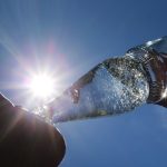 Hitze-Mythen Wasser Sonne trinken