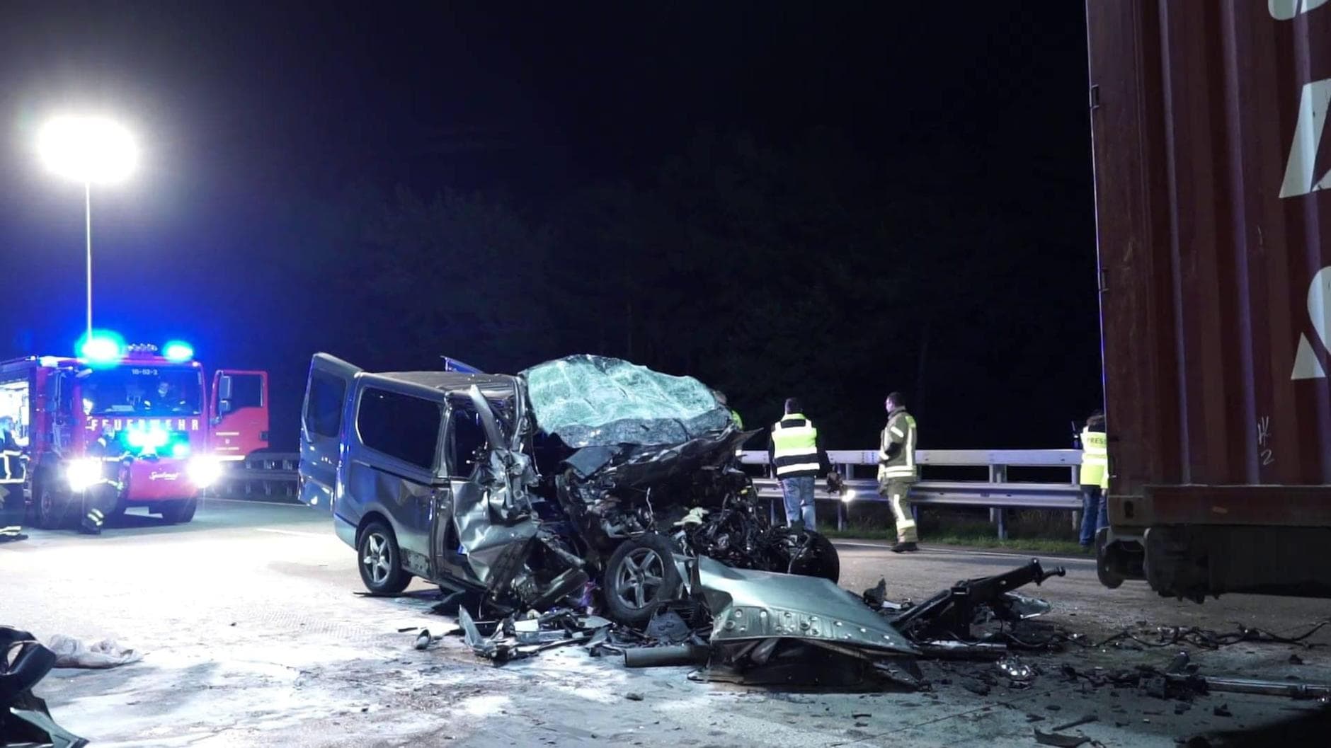 Fünf Tote bei schwerem Verkehrsunfall auf der A1