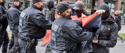 Querdenker-Demo "Trauerzug der Demokratie" in Hamburg
