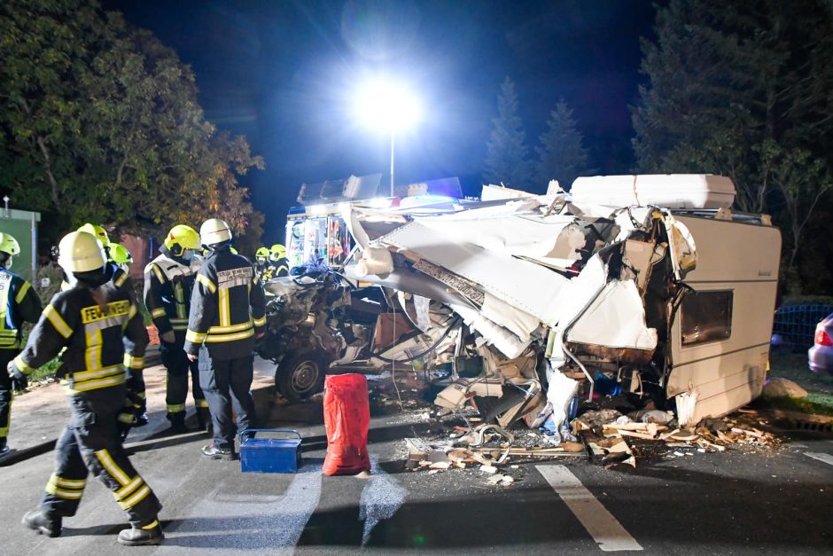 Wohnmobil-Fahrer nach Unfall nahe Holm in Lebensgefahr