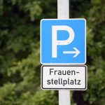 Frauenparkplatz Schild