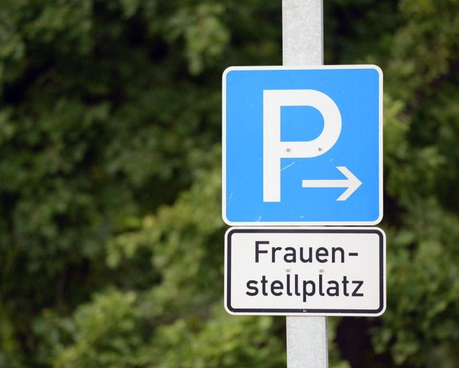 Frauenparkplatz Schild