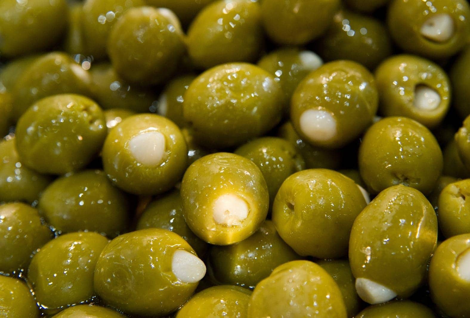 Oliven-Ernte: Kleine Rechen sind ein nützliches Mittel