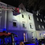 Drei Schwerverletzte nach Feuer in einem Mehrfamilienhaus