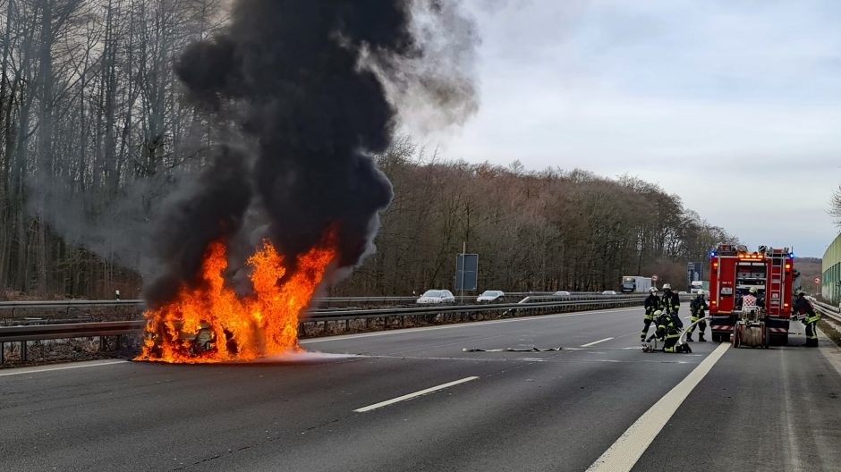 Brennendes Auto auf A45 Dortmund