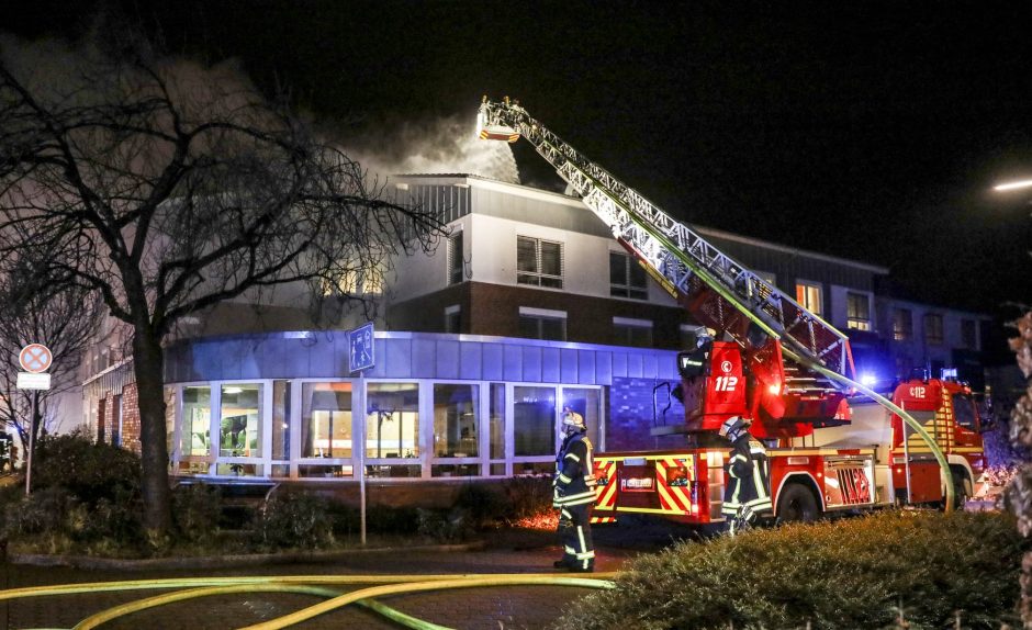 Altenheim wegen Brand evakuiert - 75 Bewohner betroffen