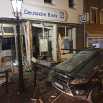 Geldautomat gesprengt - Täter flüchten in Auto Mönchengladbach