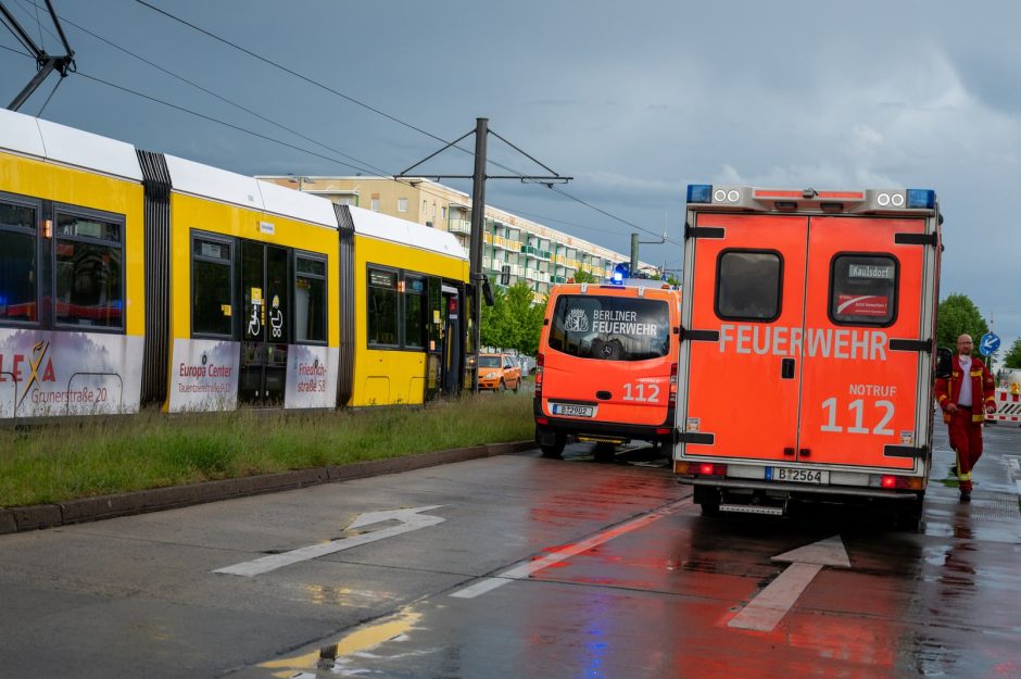 Verkehrsunfall mit Tram in Berlin Hellersdorf