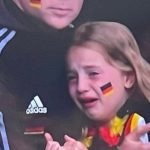 Deutsches Mädchen weint