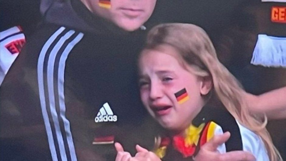 Deutsches Mädchen weint