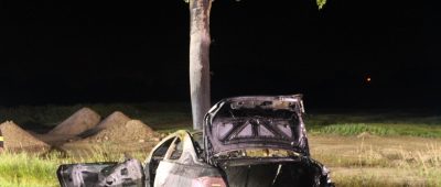 Auto geht in Flammen auf - Fahrer in letzter Sekunde gerettet