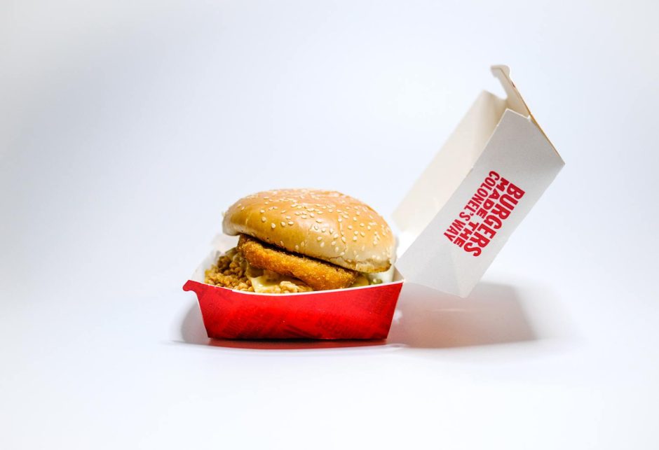 Junge Mutter aus England muss wegen eines KFC-Burgers mehrfach not-operiert werden