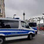 Polizei Düsseldorf Rheinpromenade Blaulicht