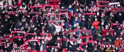 1. FC Köln - Borussia Mönchengladbach Fans Zuschauer Maskenpflicht