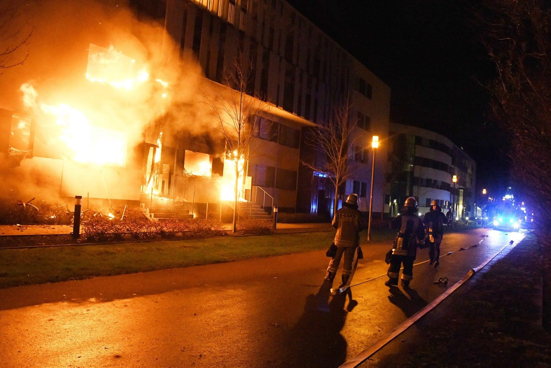 Wohnkomplex in Essen brennt