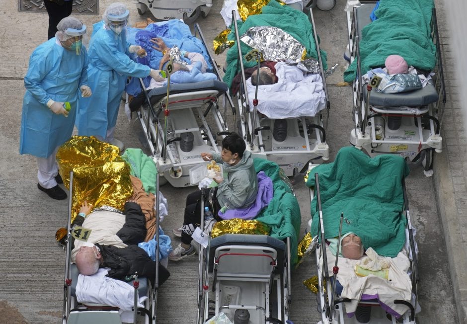 Hong Kong Krankenhäuser überlastet – Corona-Patienten auf Parkplätzen