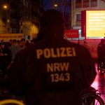 Karneval Köln Polizist Polizei Weiberfastnacht