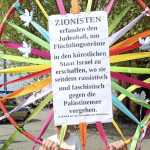 Corona-Demo Düsseldorf Schild Juden Volksverhetzung