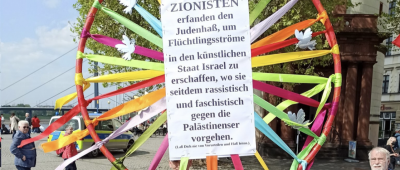 Corona-Demo Düsseldorf Schild Juden Volksverhetzung