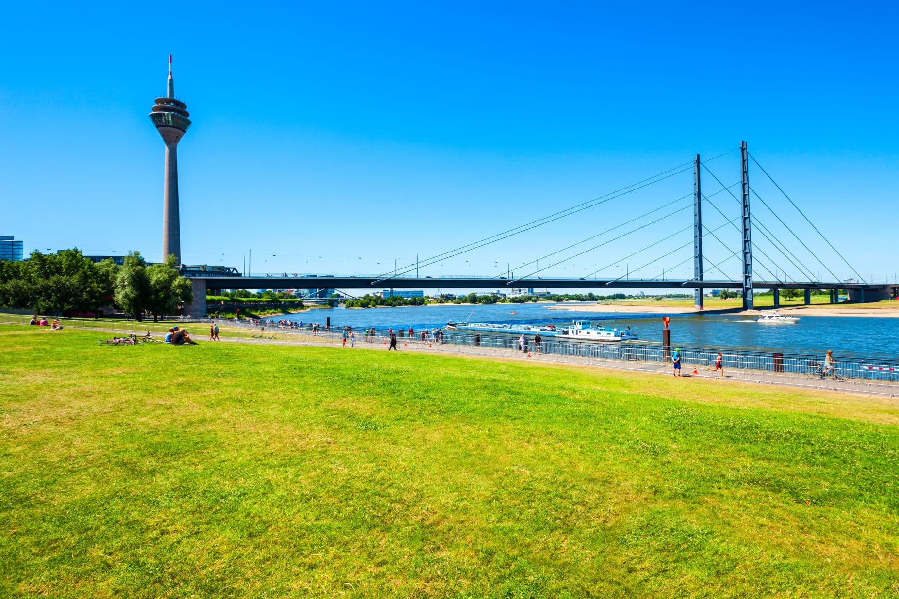 Düsseldorf: Rheinpegel liegt jetzt unter 50 Zentimeter
