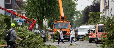 Aufräumarbeiten nach dem Tornado in Paderborn