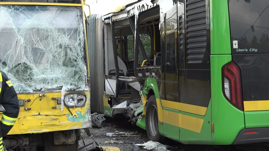 Viele Verletzte bei Zusammenstoß von Bus und Straßenbahn