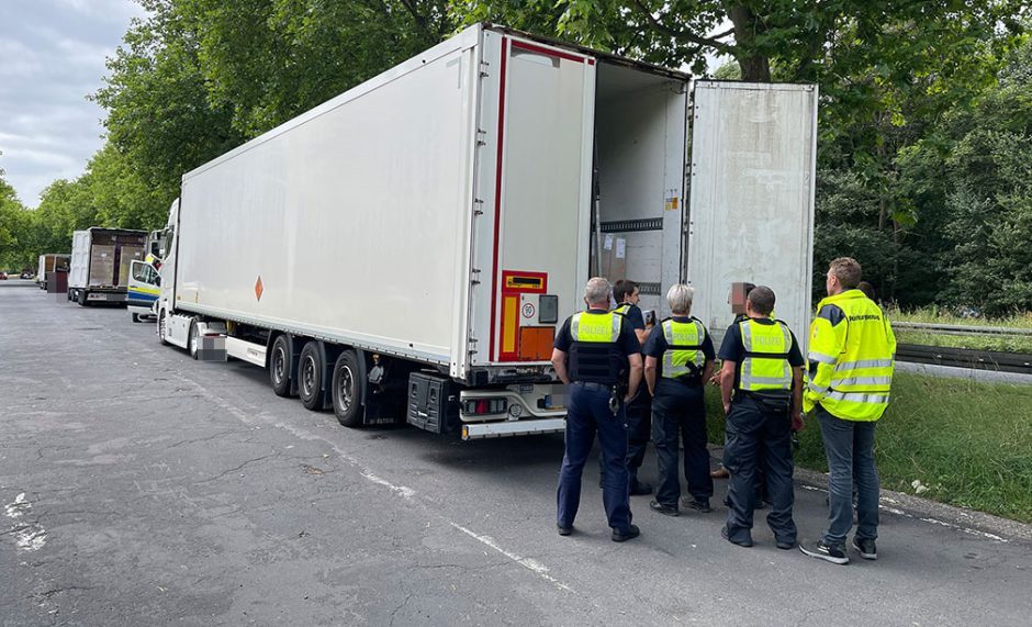Lkw Sprengstoff ungesichert Polizei Köln
