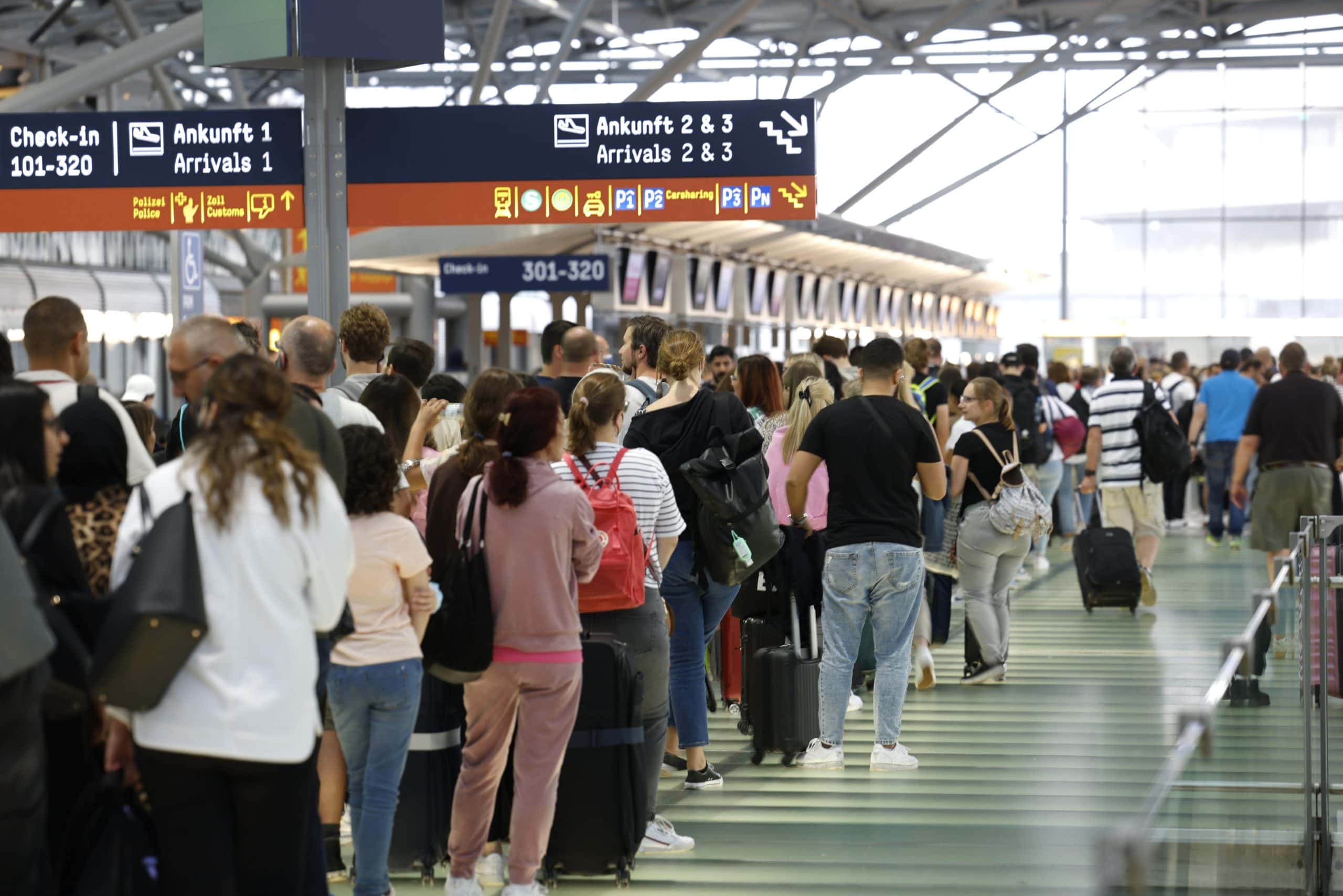 Flughafen-K-ln-Bonn-Neuer-Wartezeiten-Service-nach-Ferien-Chaos
