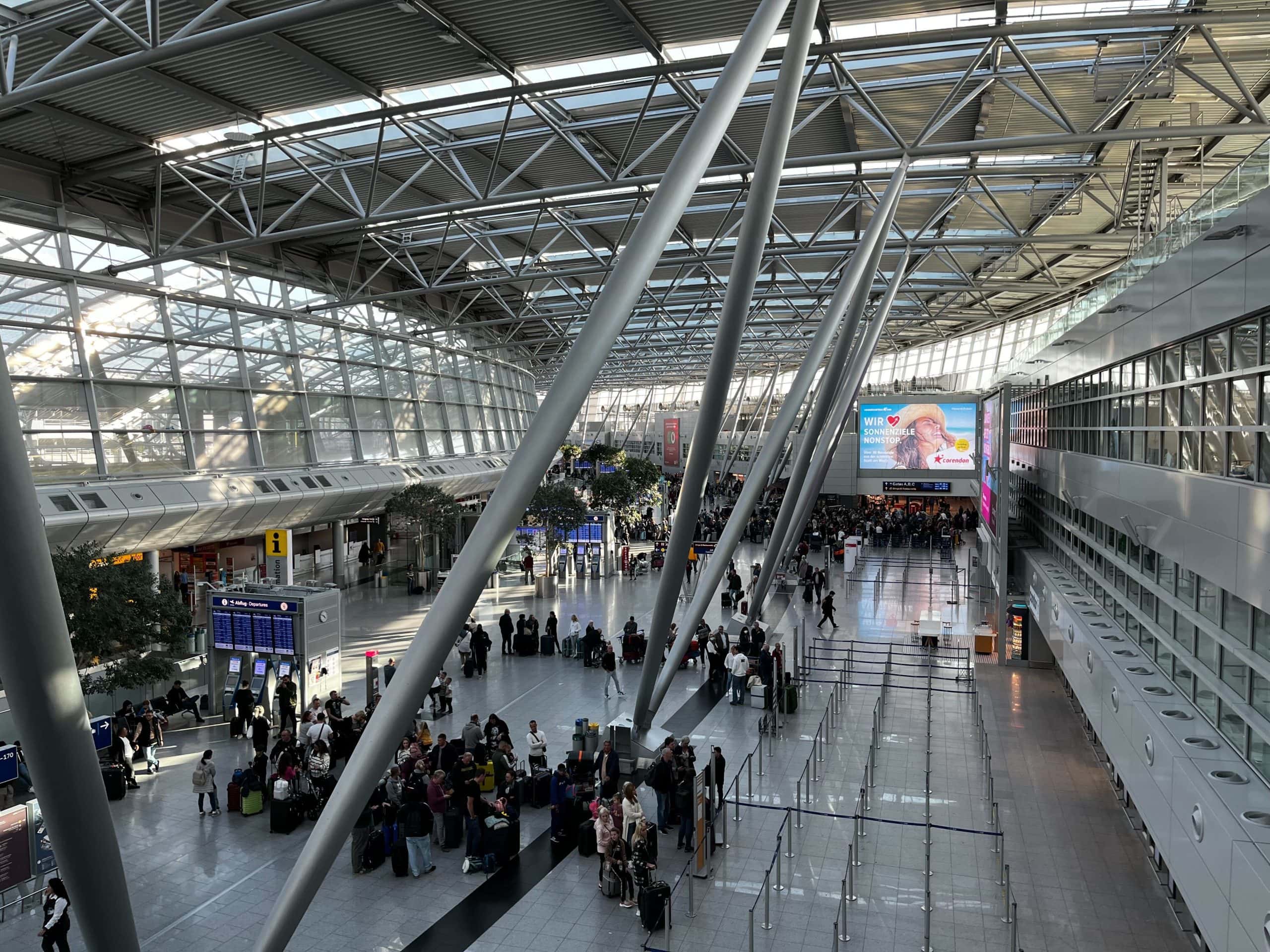 Flughafen Düsseldorf Herbstferien Start 2022
