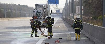 Salzsäure auf der Fahrbahn: Autobahn 5 gesperrt